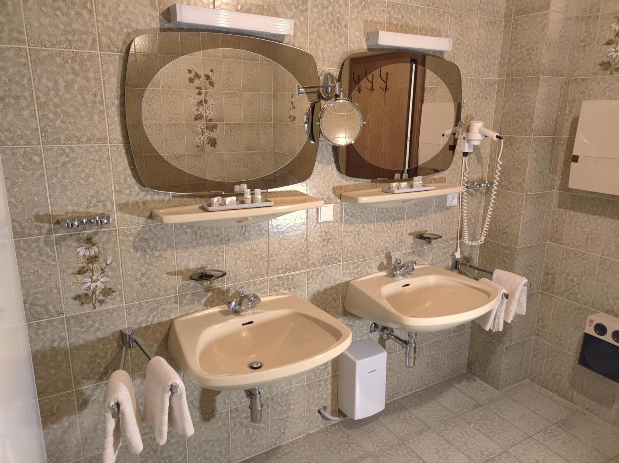 Amadee Appartements Бад Клайнкирххайм Екстериор снимка